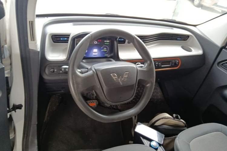Used Wuling Hongguang MINIEV 2020 Enjoyment Model Lithium Iron Phosphate Center Console