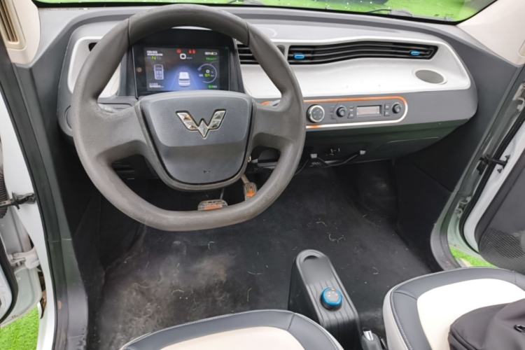 Used Wuling Hongguang MINIEV 2020 Enjoyment Model Lithium Iron Phosphate Center Console