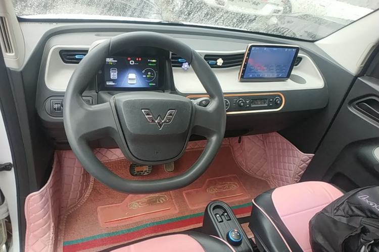 Used Wuling Hongguang MINIEV 2020 Freedom Version Lithium Iron Phosphate Center Console