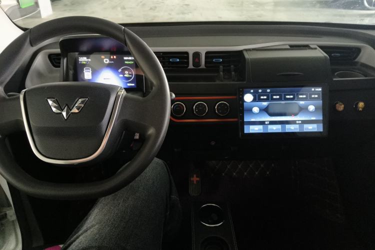Used Wuling Hongguang MINIEV 2020 Freedom Version Lithium Iron Phosphate Center Console
