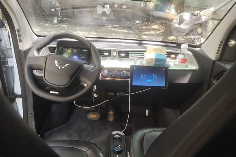 Used Wuling Hongguang MINIEV 2020 Enjoyment Model Lithium Iron Phosphate Center Console