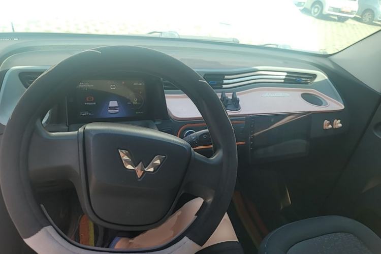 Used Wuling Hongguang MINIEV 2020 Freedom Version Lithium Iron Phosphate Center Console