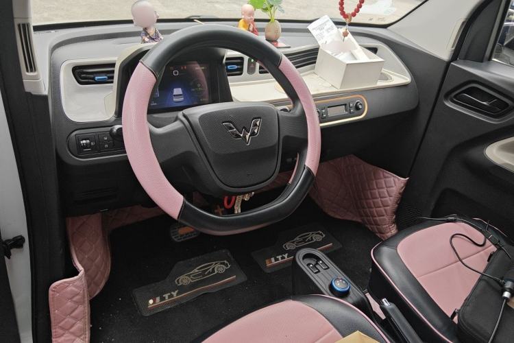 Used Wuling Hongguang MINIEV 2020 Enjoyment Model Lithium Iron Phosphate Center Console
