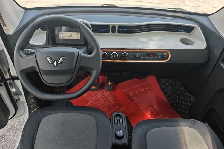 Used Wuling Hongguang MINIEV 2020 Freedom Version Lithium Iron Phosphate Center Console