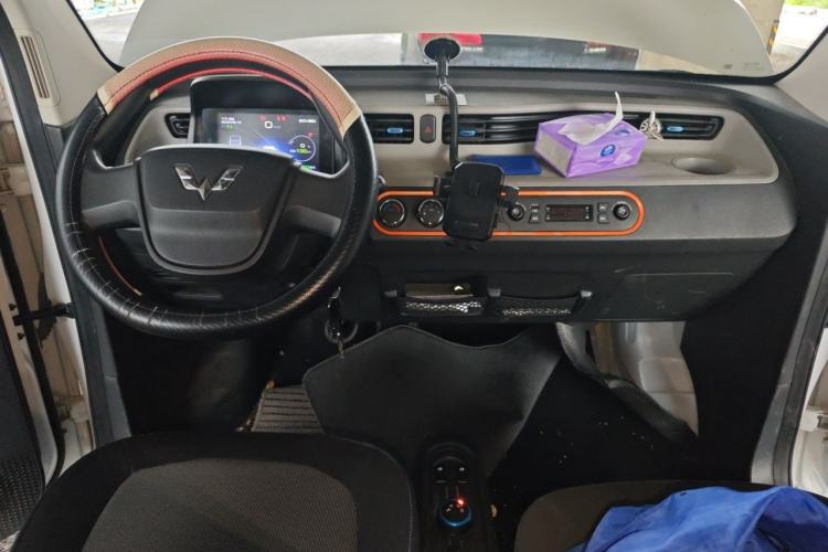 Used Wuling Hongguang MINIEV 2020 Enjoyment Model Lithium Iron Phosphate Center Console