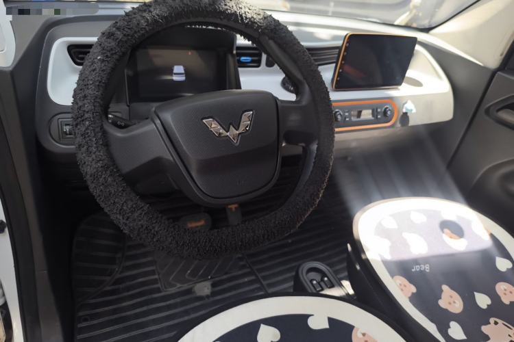 Used Wuling Hongguang MINIEV 2020 Freedom Version Lithium Iron Phosphate Center Console