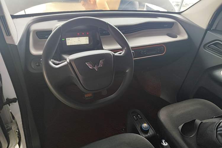 Used Wuling Hongguang MINIEV 2020 Lite Version Lithium Iron Phosphate Center Console