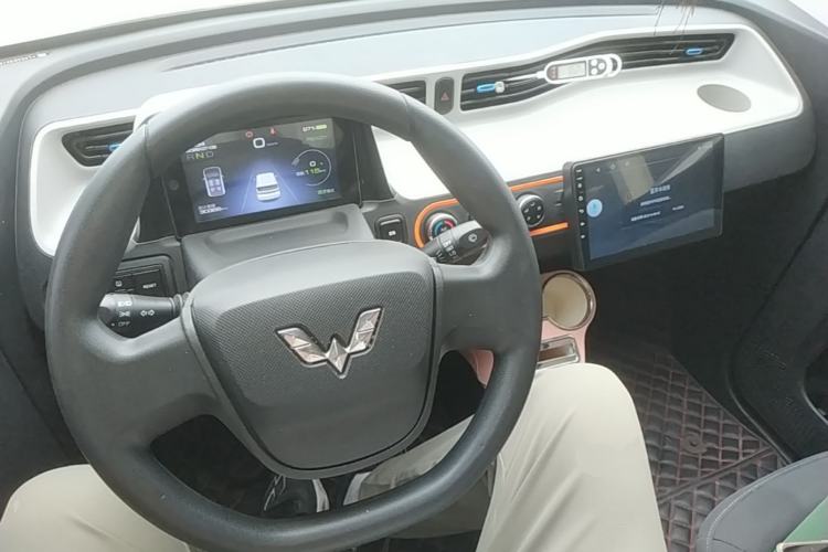 Used Wuling Hongguang MINIEV 2020 Freedom Version Lithium Iron Phosphate Center Console