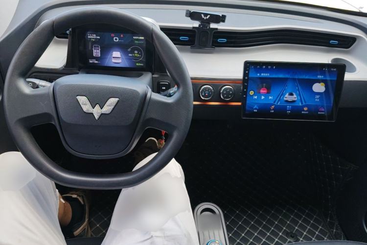 Used Wuling Hongguang MINIEV 2020 Enjoyment Model Lithium Iron Phosphate Center Console