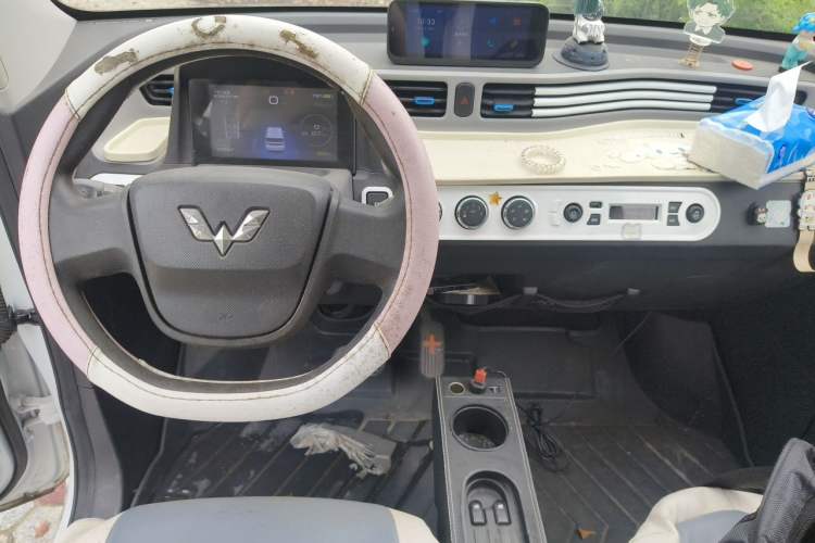 Used Wuling Hongguang MINIEV 2020 Freedom Version Lithium Iron Phosphate Center Console