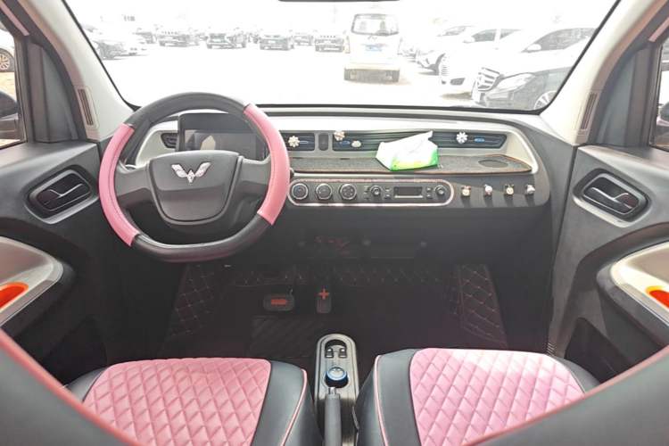 Used Wuling Hongguang MINIEV 2020 Freedom Version Lithium Iron Phosphate Center Console