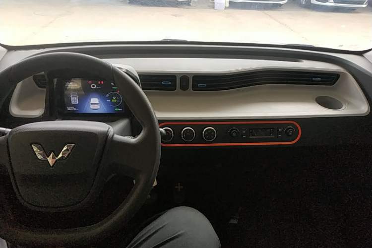 Used Wuling Hongguang MINIEV 2020 Enjoyment Model Lithium Iron Phosphate Center Console