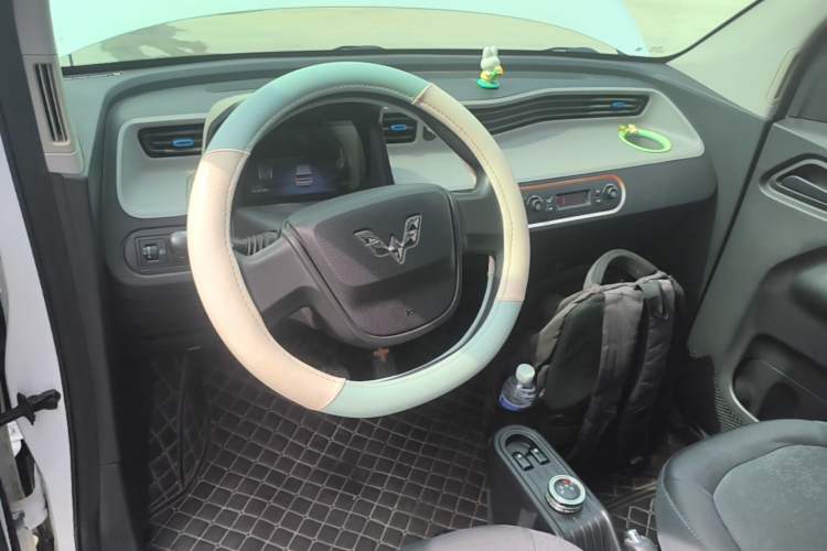 Used Wuling Hongguang MINIEV 2020 Freedom Version Lithium Iron Phosphate Center Console
