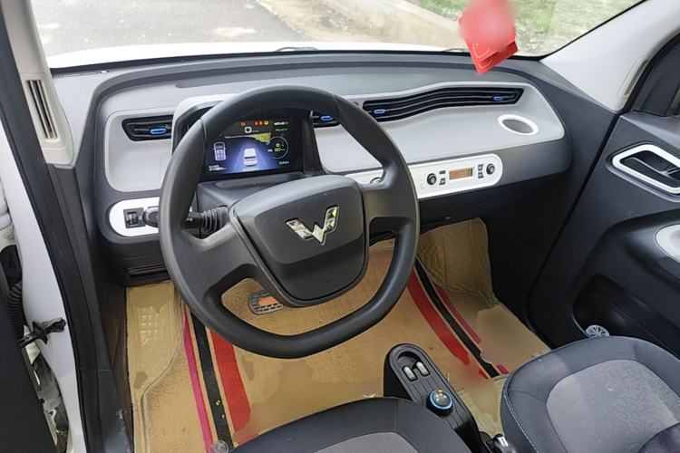 Used Wuling Hongguang MINIEV 2020 Freedom Version Lithium Iron Phosphate Center Console