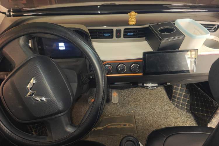 Used Wuling Hongguang MINIEV 2020 Freedom Version Lithium Iron Phosphate Center Console