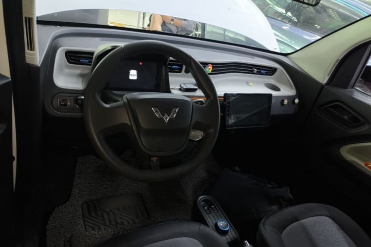 Used Wuling Hongguang MINIEV 2020 Enjoyment Model Lithium Iron Phosphate Center Console