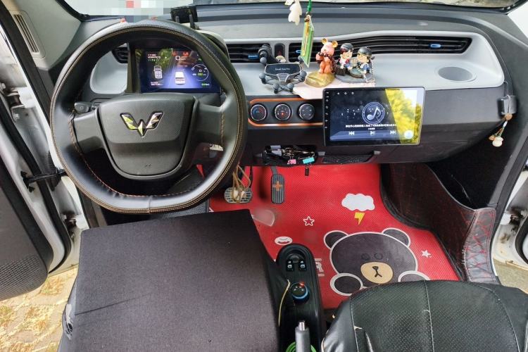 Used Wuling Hongguang MINIEV 2020 Enjoyment Model Lithium Iron Phosphate Center Console