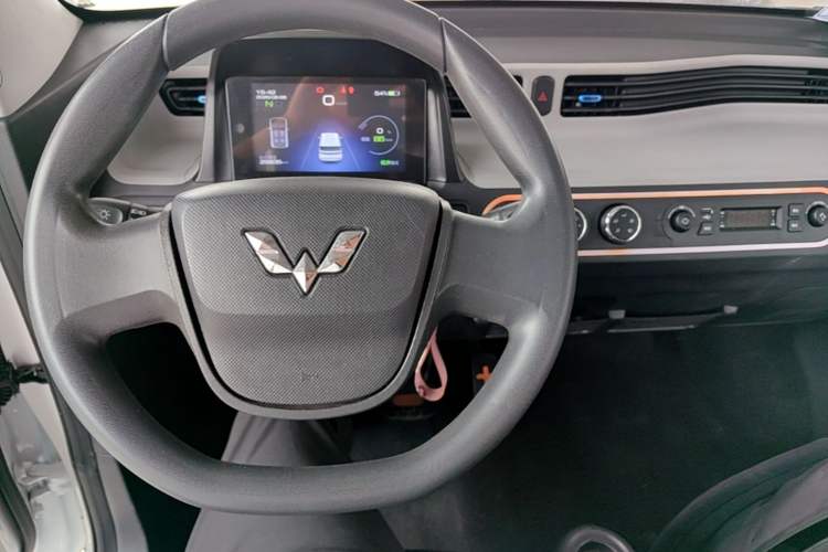 Used Wuling Hongguang MINIEV 2020 Enjoyment Model Lithium Iron Phosphate Center Console