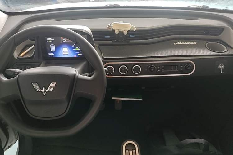 Used Wuling Hongguang MINIEV 2020 Enjoyment Model Lithium Iron Phosphate Center Console