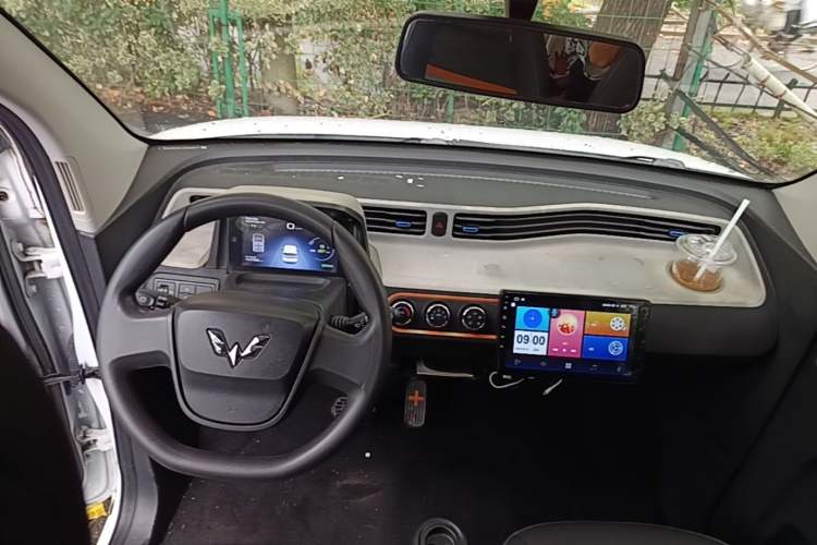 Used Wuling Hongguang MINIEV 2020 Zizai Version Lithium-NMC Center Console