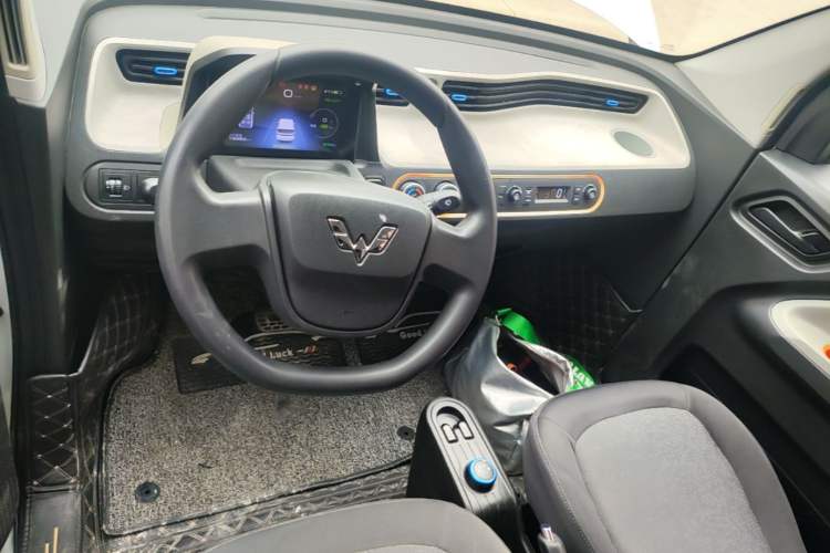 Used Wuling Hongguang MINIEV 2020 Zizai Version Lithium-NMC Center Console