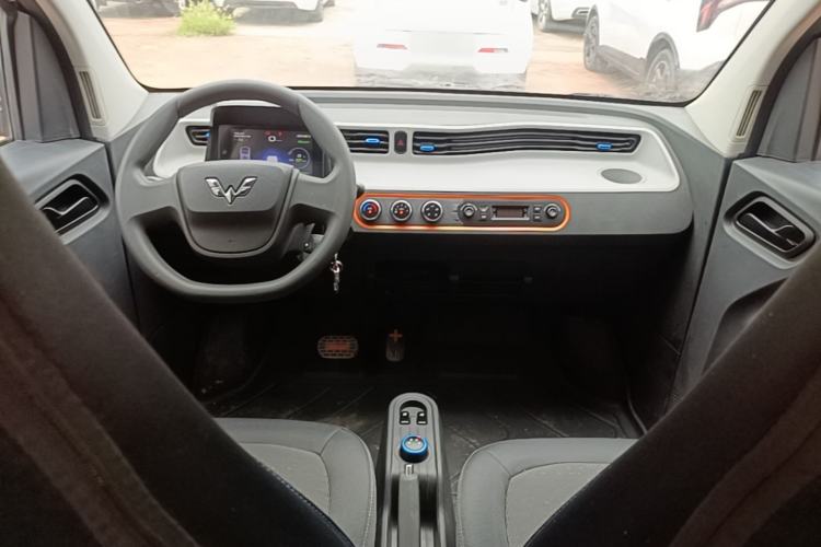 Used Wuling Hongguang MINIEV 2020 Freedom Version Lithium Iron Phosphate Center Console