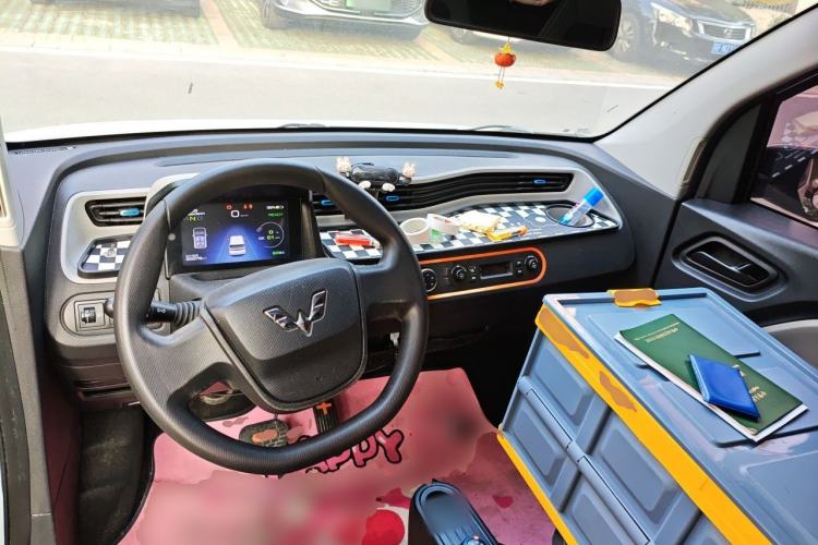 Used Wuling Hongguang MINIEV 2020 Enjoyment Model Lithium Iron Phosphate Center Console