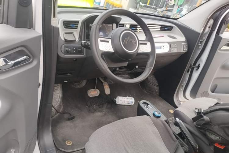 Used Wuling Hongguang MINIEV 2020 Zizai Version Lithium-NMC Center Console