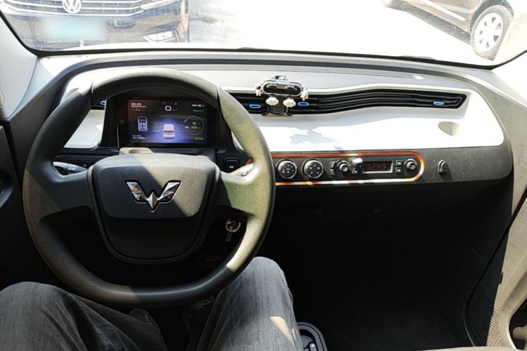 Used Wuling Hongguang MINIEV 2020 Freedom Version Lithium Iron Phosphate Center Console