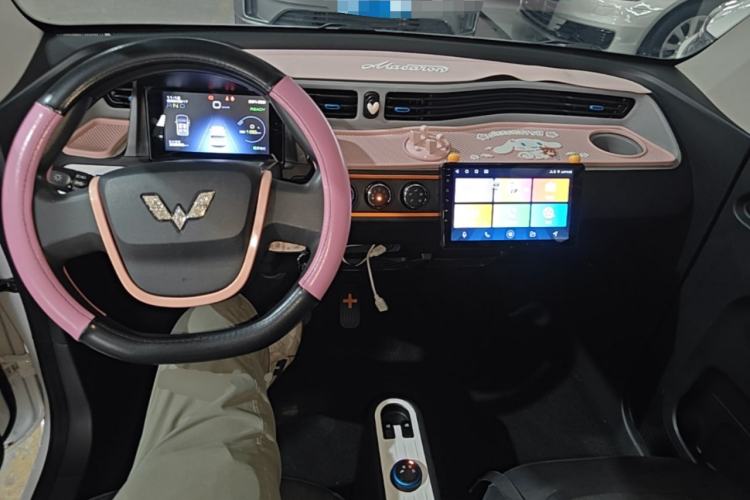 Used Wuling Hongguang MINIEV 2020 Enjoyment Model Lithium Iron Phosphate Center Console