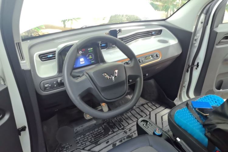 Used Wuling Hongguang MINIEV 2020 Enjoyment Model Lithium Iron Phosphate Center Console