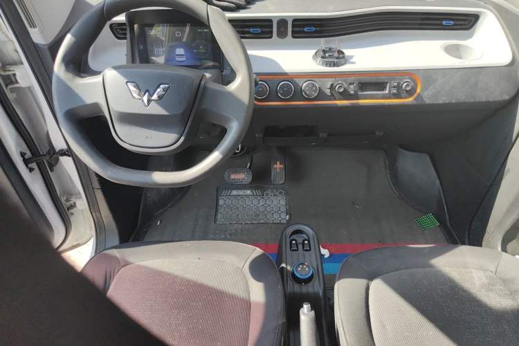Used Wuling Hongguang MINIEV 2020 Enjoyment Model Lithium Iron Phosphate Center Console