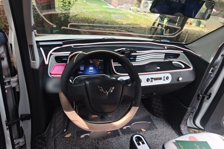 Used Wuling Hongguang MINIEV 2020 Enjoyment Model Lithium Iron Phosphate Center Console