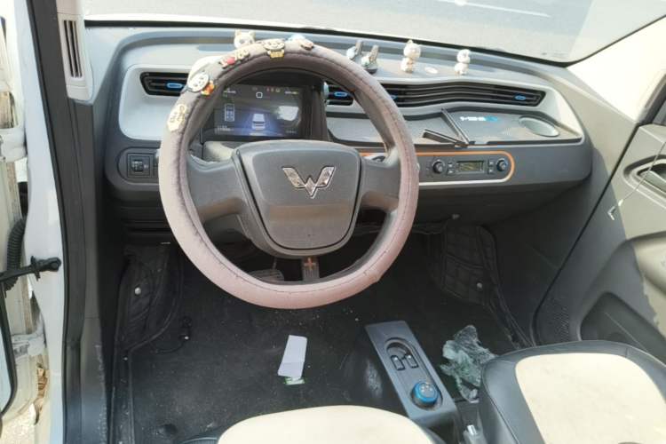 Used Wuling Hongguang MINIEV 2020 Freedom Version Lithium Iron Phosphate Center Console