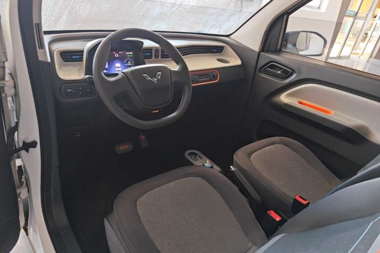 Used Wuling Hongguang MINIEV 2020 Easy Version Lithium-Ion Battery Center Console