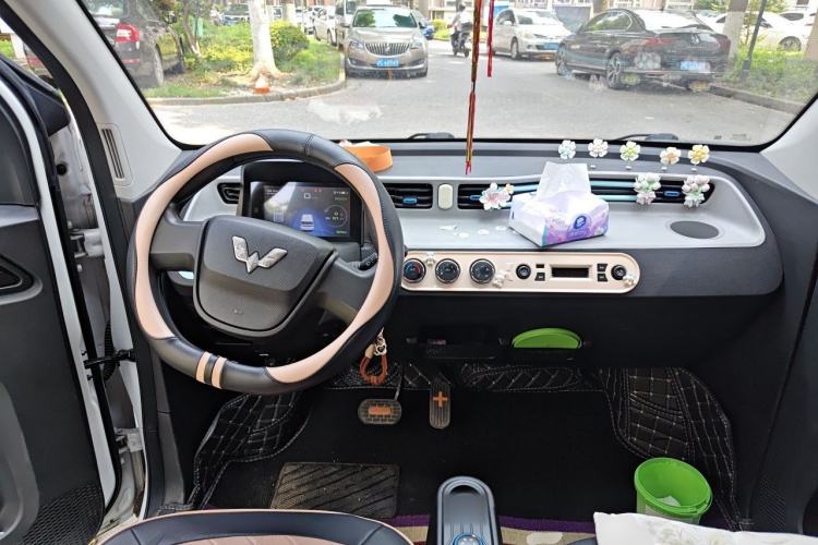 Used Wuling Hongguang MINIEV 2020 Freedom Version Lithium Iron Phosphate Center Console