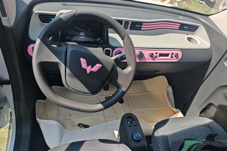 Used Wuling Hongguang MINIEV 2020 Freedom Version Lithium Iron Phosphate Center Console