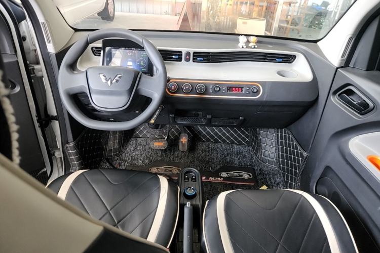 Used Wuling Hongguang MINIEV 2020 Freedom Version Lithium Iron Phosphate Center Console