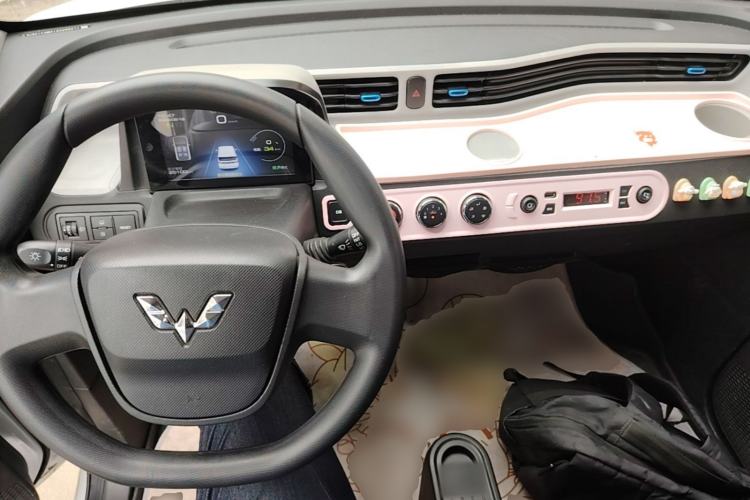 Used Wuling Hongguang MINIEV 2020 Freedom Version Lithium Iron Phosphate Center Console