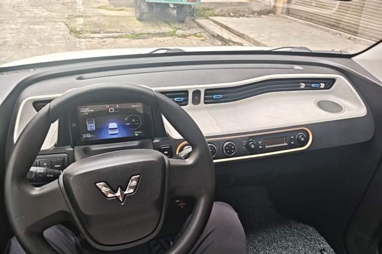 Used Wuling Hongguang MINIEV 2020 Zizai Version Lithium-NMC Center Console