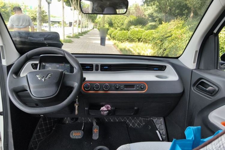 Used Wuling Hongguang MINIEV 2020 Zizai Version Lithium-NMC Center Console