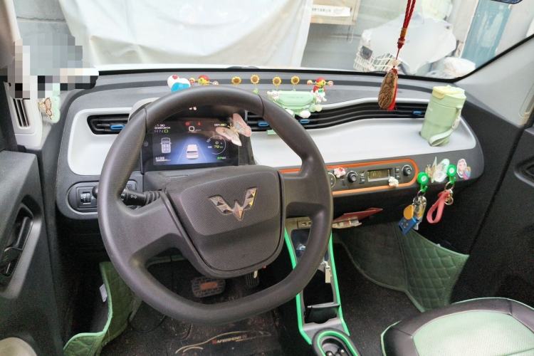 Used Wuling Hongguang MINIEV 2020 Freedom Version Lithium Iron Phosphate Center Console