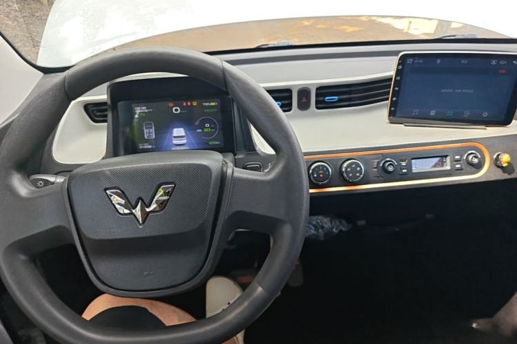 Used Wuling Hongguang MINIEV 2020 Zizai Version Lithium-NMC Center Console