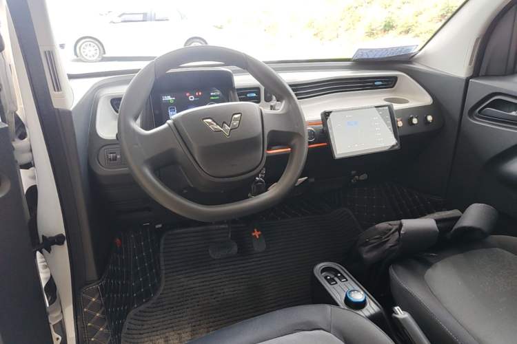 Used Wuling Hongguang MINIEV 2020 Enjoyment Model Lithium Iron Phosphate Center Console