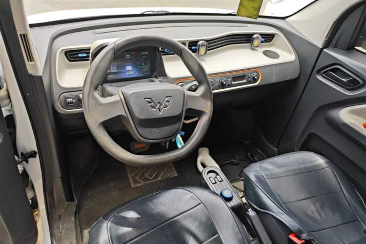 Used Wuling Hongguang MINIEV 2020 Freedom Version Lithium Iron Phosphate Center Console