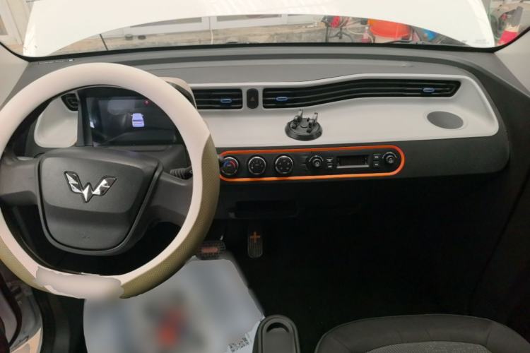 Used Wuling Hongguang MINIEV 2020 Enjoyment Model Lithium Iron Phosphate Center Console