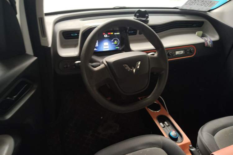 Used Wuling Hongguang MINIEV 2020 Freedom Version Lithium Iron Phosphate Center Console
