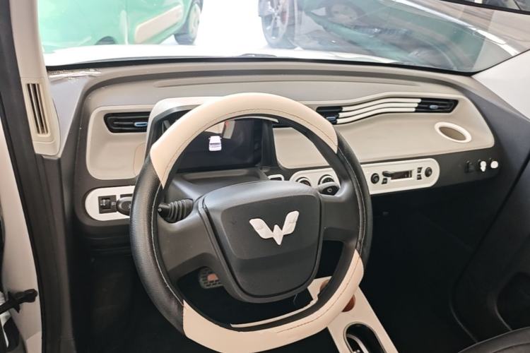 Used Wuling Hongguang MINIEV 2020 Enjoyment Model Lithium Iron Phosphate Center Console