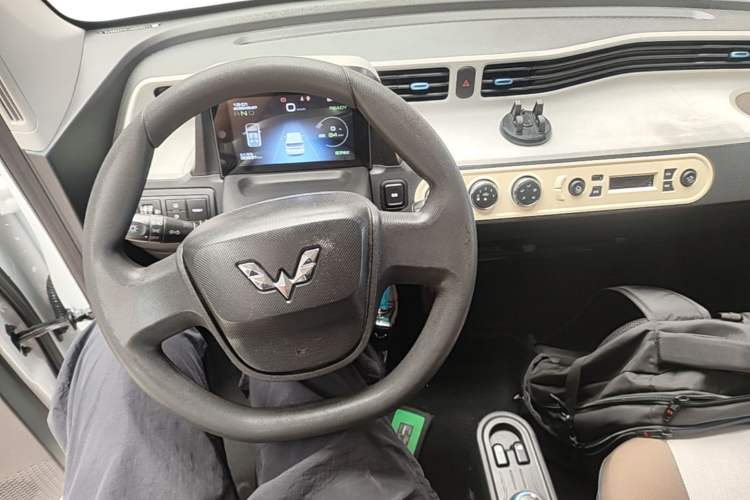 Used Wuling Hongguang MINIEV 2020 Freedom Version Lithium Iron Phosphate Center Console