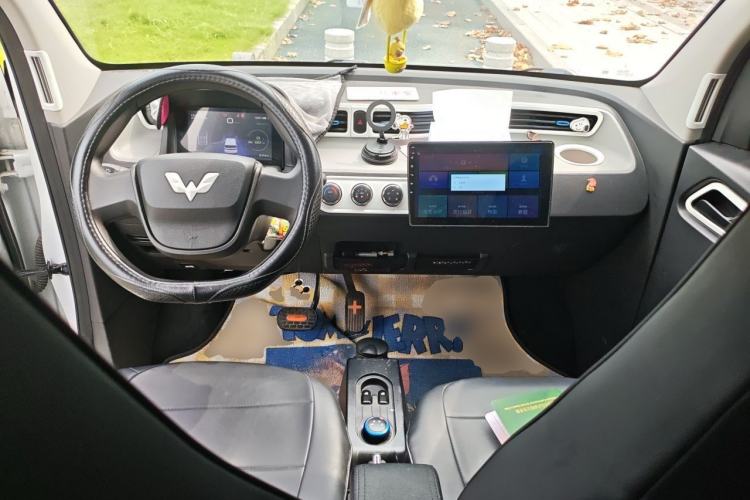 Used Wuling Hongguang MINIEV 2020 Enjoyment Model Lithium Iron Phosphate Center Console